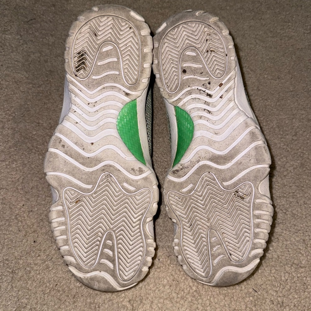 Air Jordan Future Sneakers, Men’s Size 8 Green & Black - Picture 6 of 8